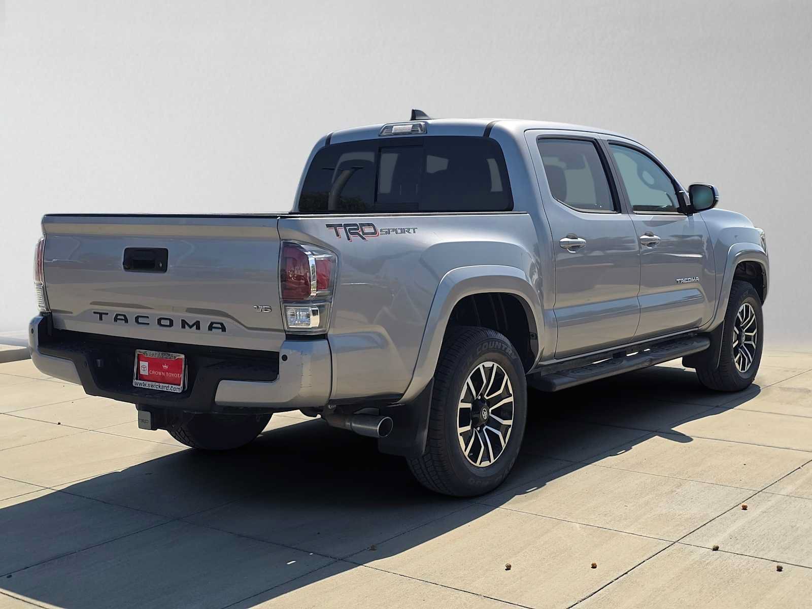 Used 2020 Toyota Tacoma TRD Sport w/ Technology Package RWD image 3