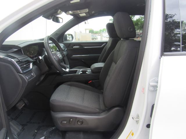 Used 2025 GMC Acadia Elevation image 14