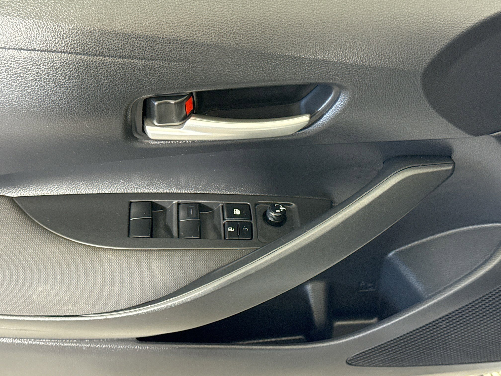 Used 2020 Toyota Corolla LE image 23