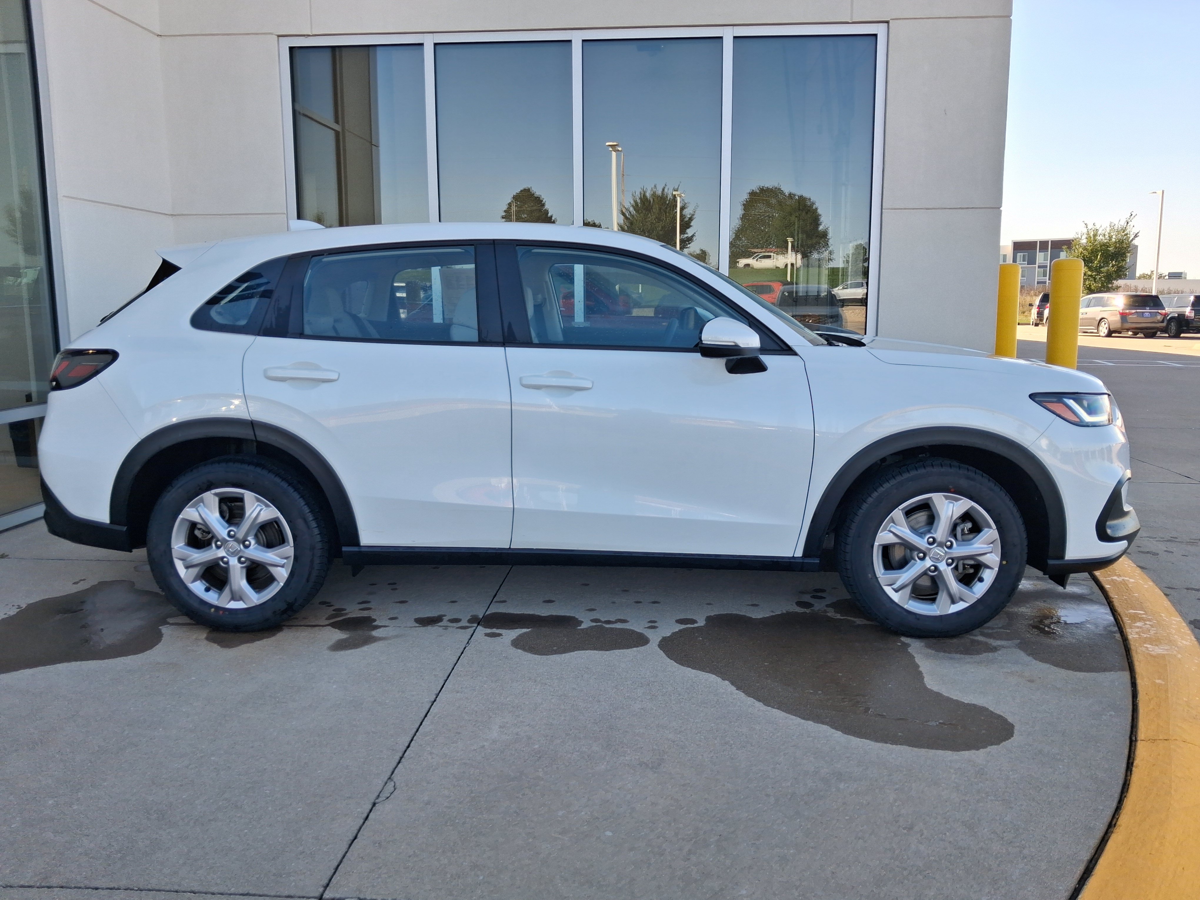 Used 2023 Honda HR-V LX image 6