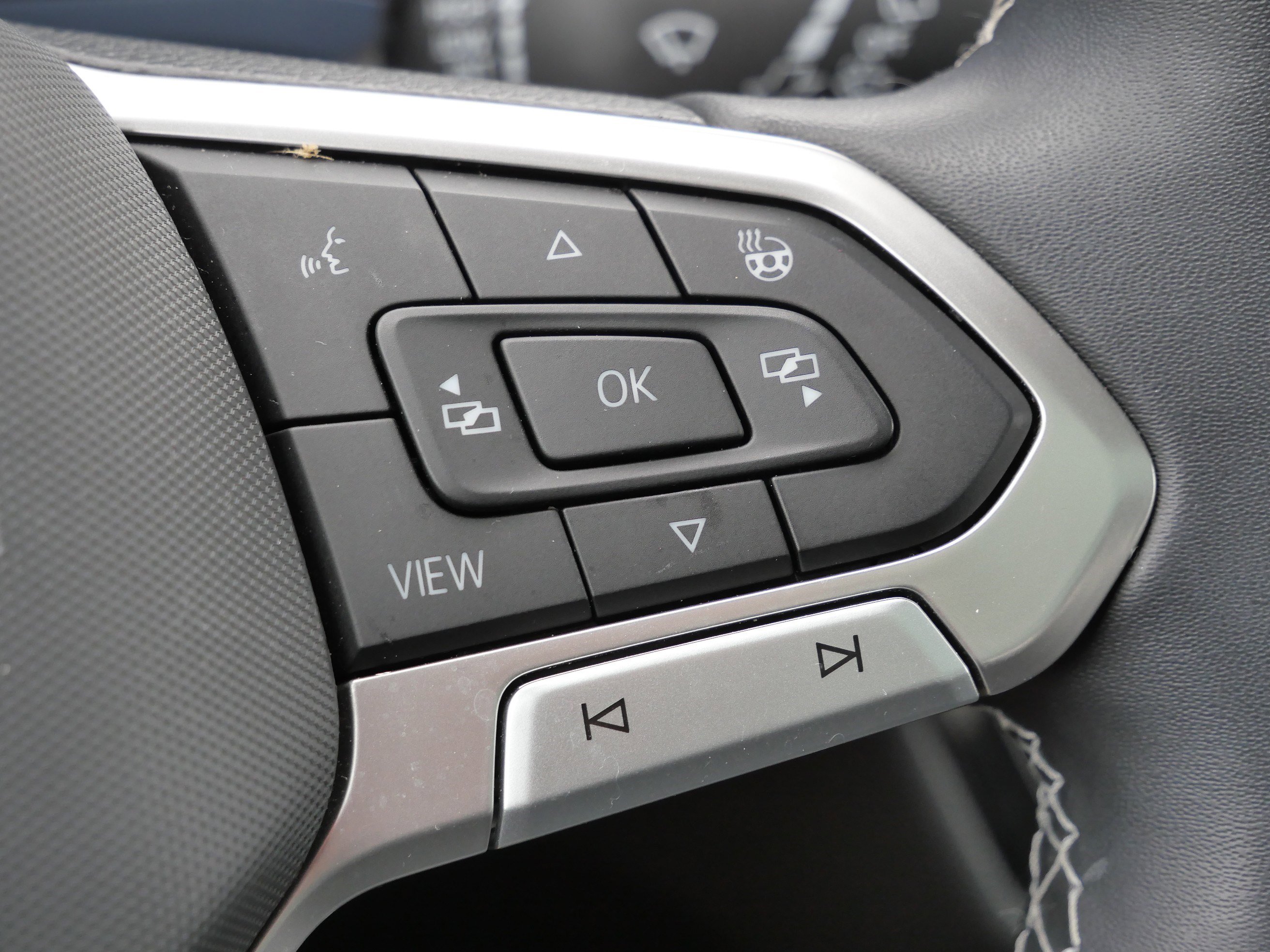 Certified 2023 Volkswagen Taos SE w/ Panoramic Sunroof Package image 31