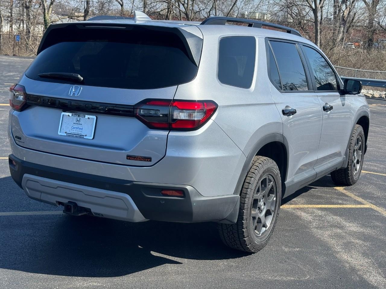 Certified 2025 Honda Pilot TrailSport image 5