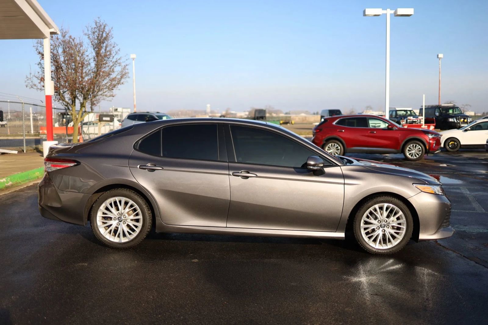 Used 2018 Toyota Camry XLE w/ Driver Assist Package FWD image 4
