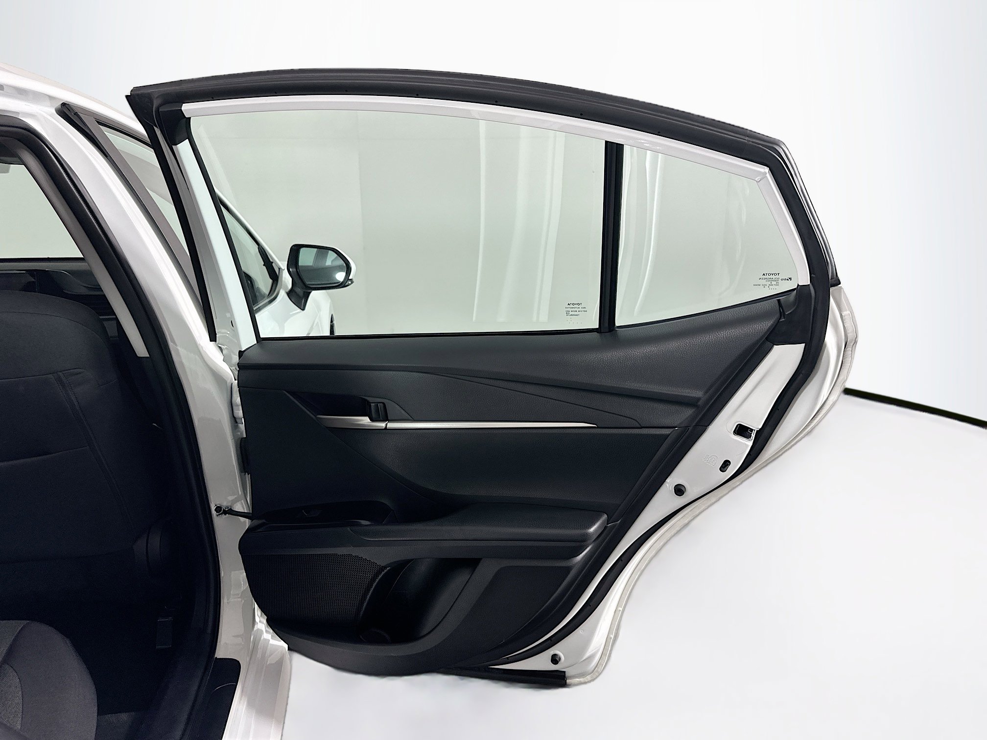 Used 2025 Toyota Camry LE image 30