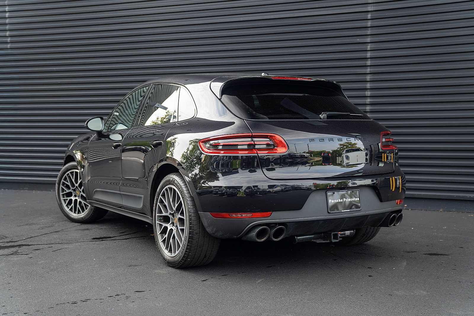 Used 2018 Porsche Macan Sport Edition AWD/4WD image 3