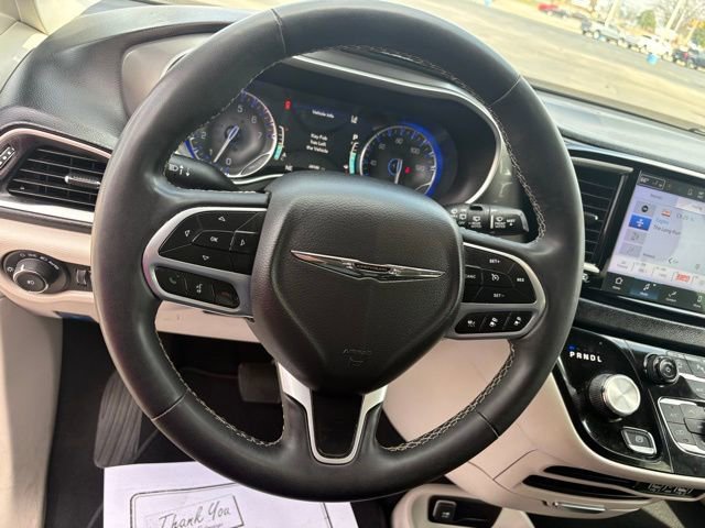 Used 2023 Chrysler Pacifica Touring-L FWD image 43