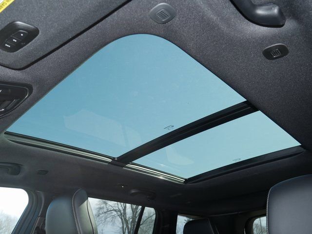 New 2026 Jeep Grand Cherokee Limited w/ Luxury Tech Group II image 3