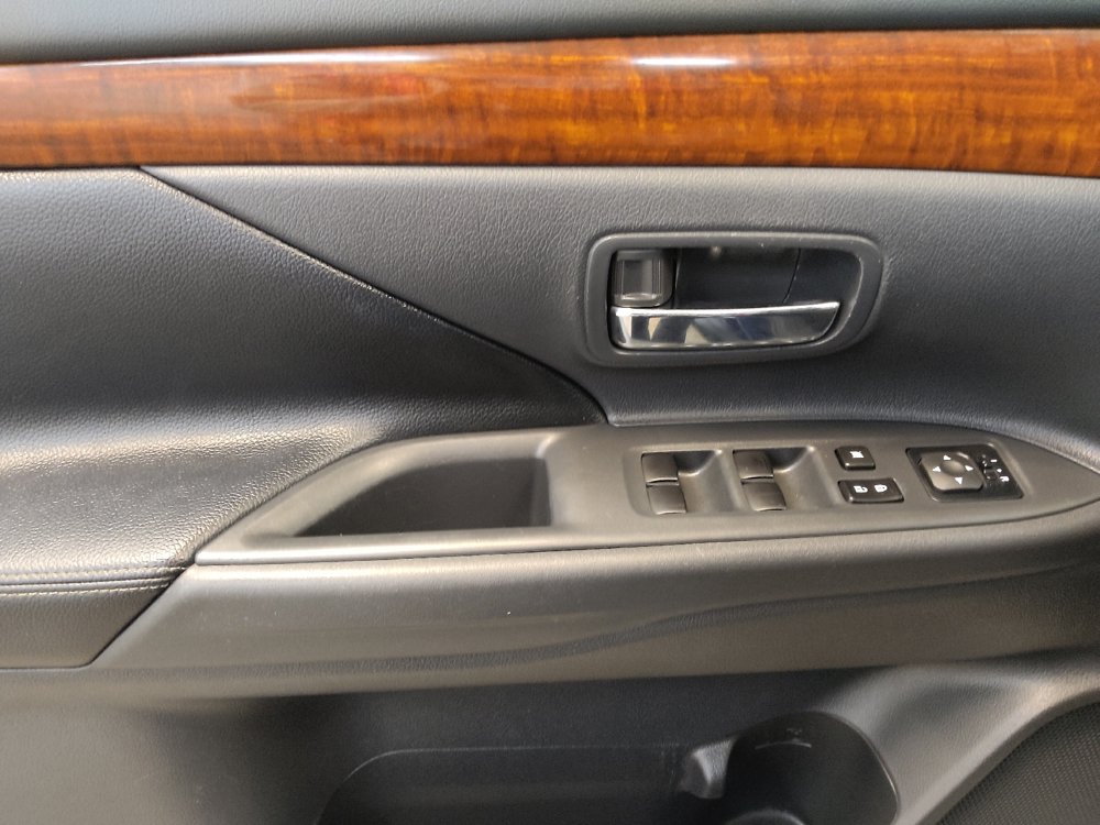 Used 2014 Mitsubishi Outlander GT AWD/4WD image 27