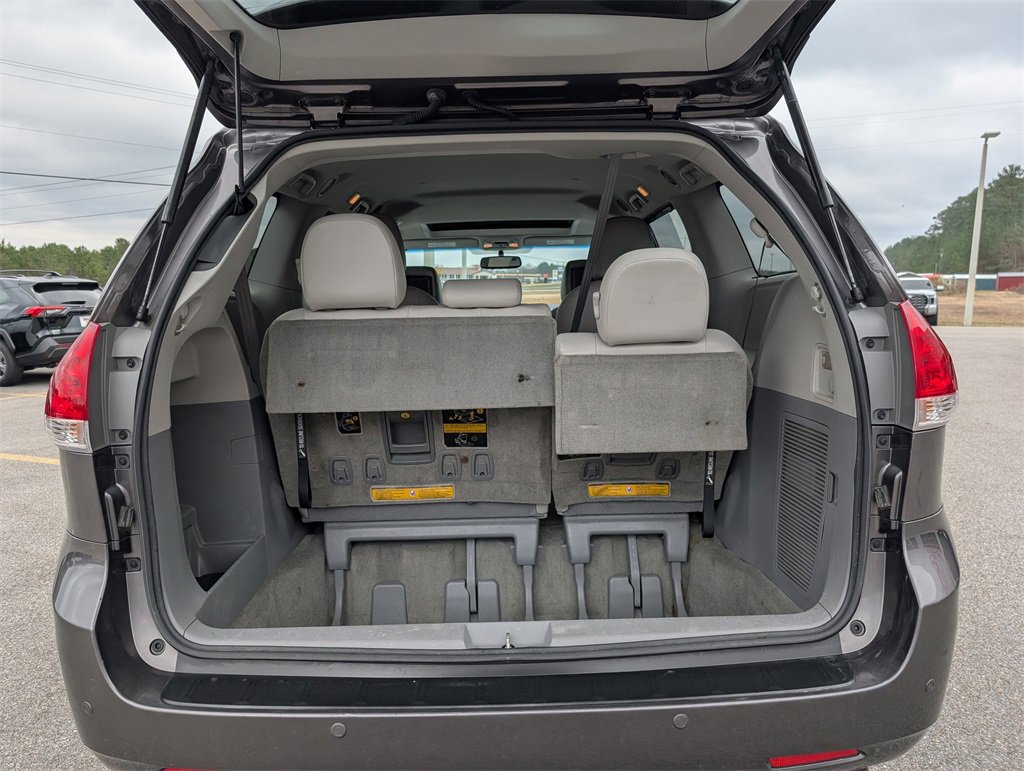 Used 2013 Toyota Sienna XLE image 34