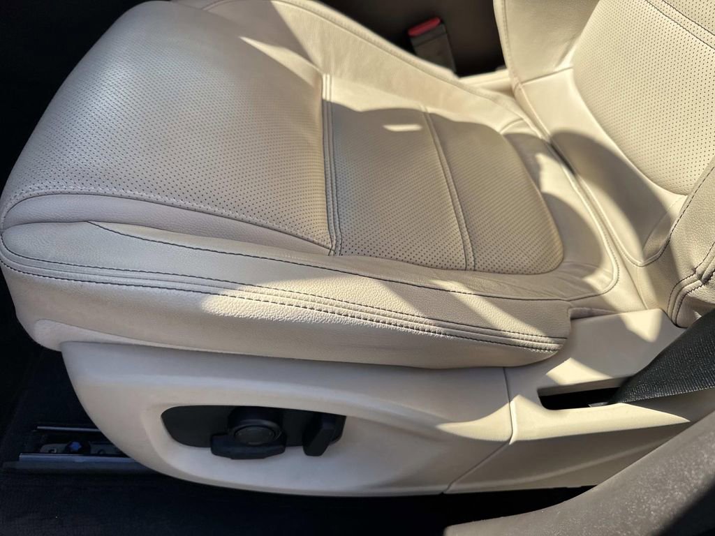 Used 2017 Jaguar F-PACE Prestige image 19