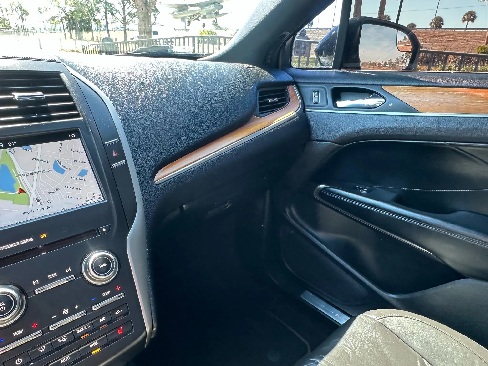 Used 2017 Lincoln MKC Select image 28