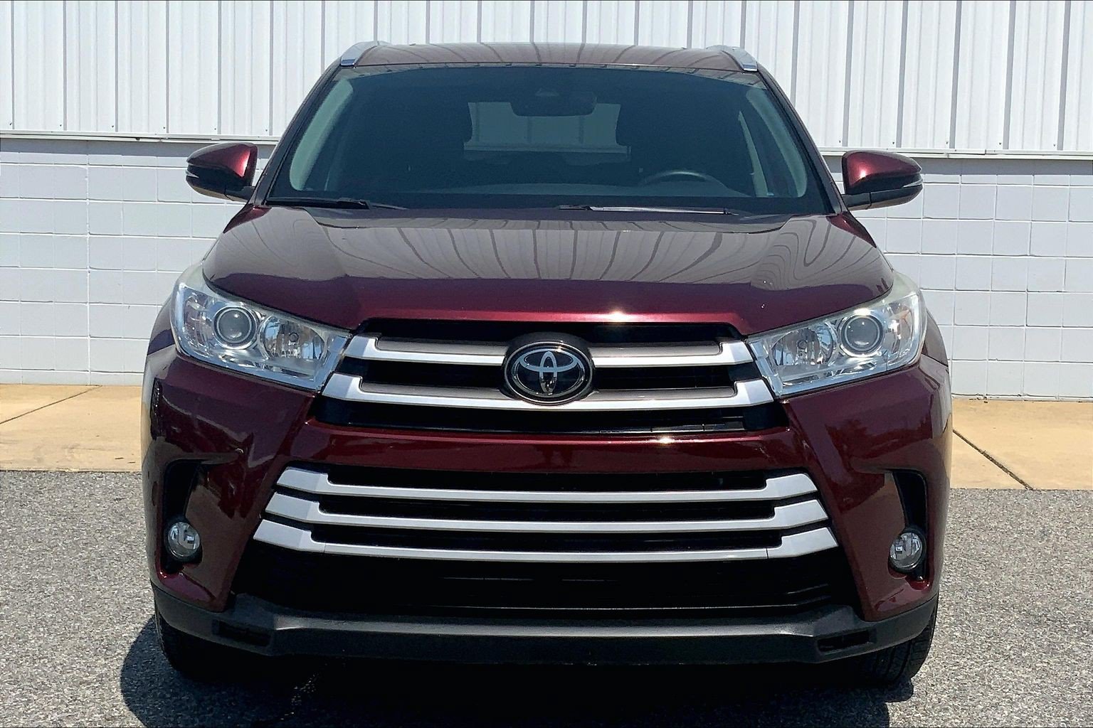 Used 2018 Toyota Highlander XLE AWD/4WD image 3