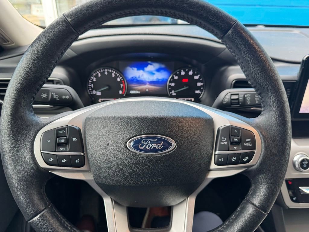 Used 2024 Ford Explorer XLT w/ Equipment Group 202A AWD/4WD image 9