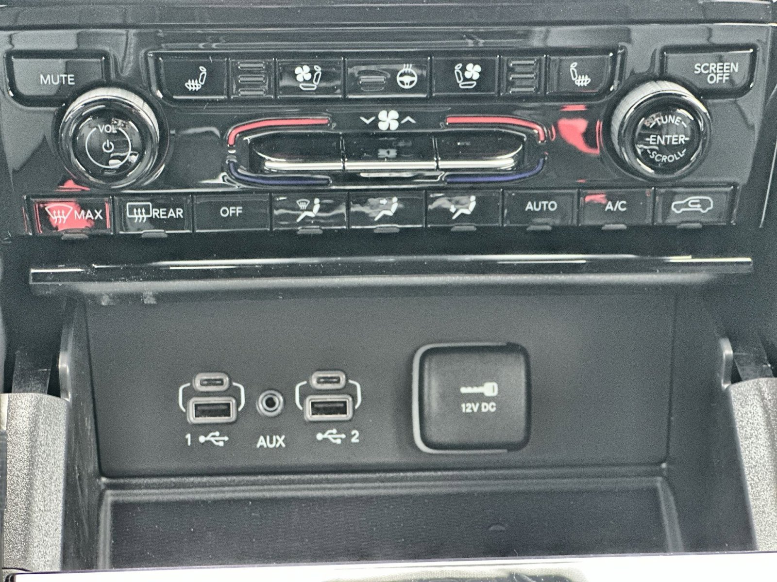 New 2025 Jeep Grand Cherokee Limited w/ Luxury Tech Group II image 21