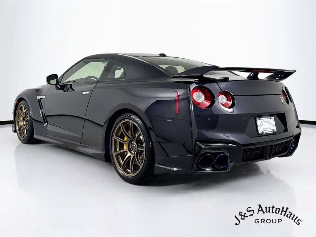 Used 2024 Nissan GT-R w/ Floor Mat Package AWD/4WD image 5