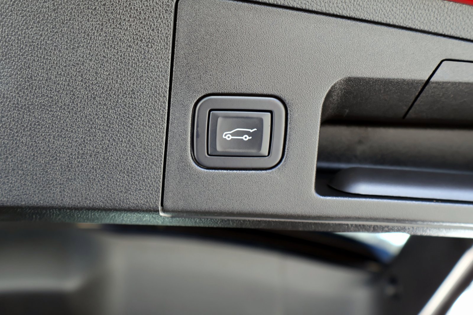 Used 2023 Cadillac XT4 Sport w/ Technology Package image 16