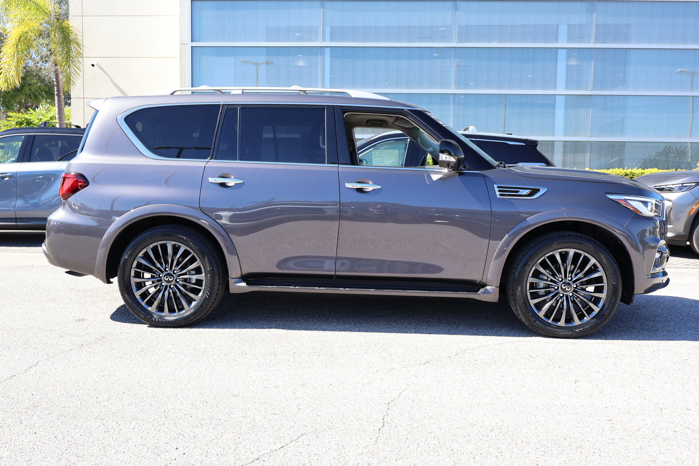 Certified 2024 INFINITI QX80 Premium Select w/ Cargo Package image 10