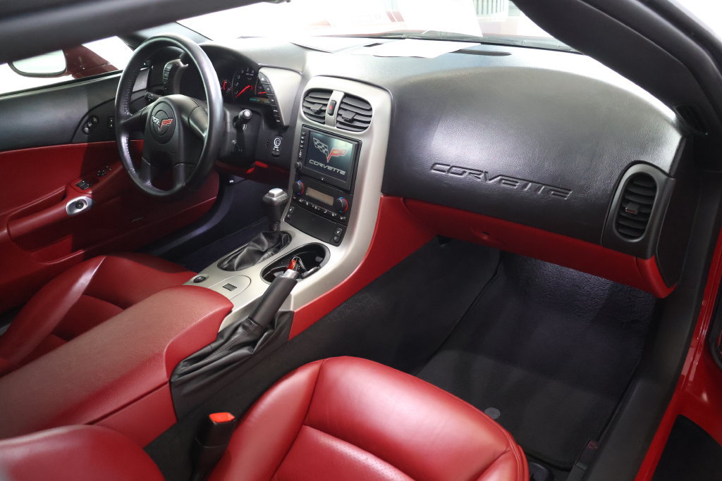 Used 2005 Chevrolet Corvette Coupe w/ Preferred Equipment Group RWD image 41
