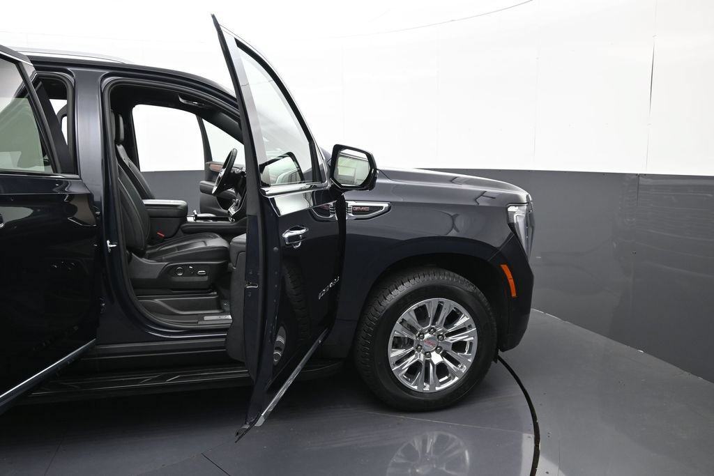 Used 2025 GMC Yukon XL Denali AWD/4WD image 9