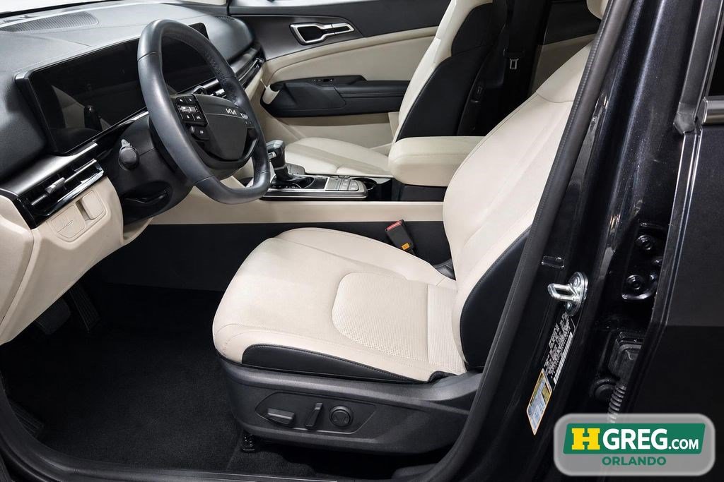Used 2026 Kia Sportage EX FWD image 8