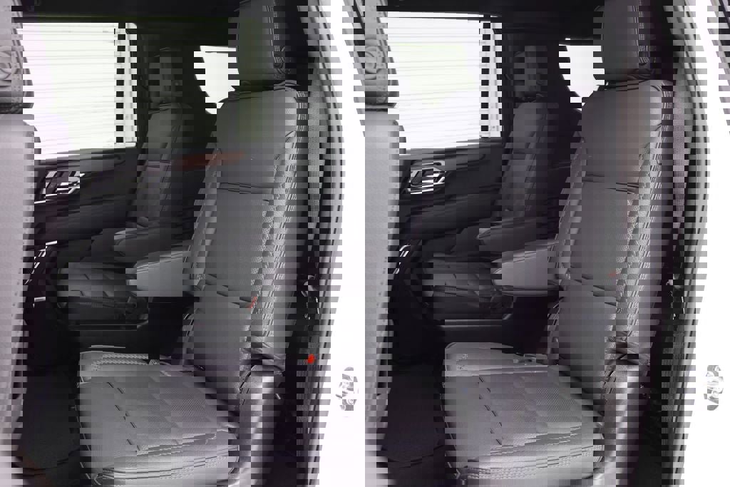 Used 2025 GMC Yukon XL Denali image 12