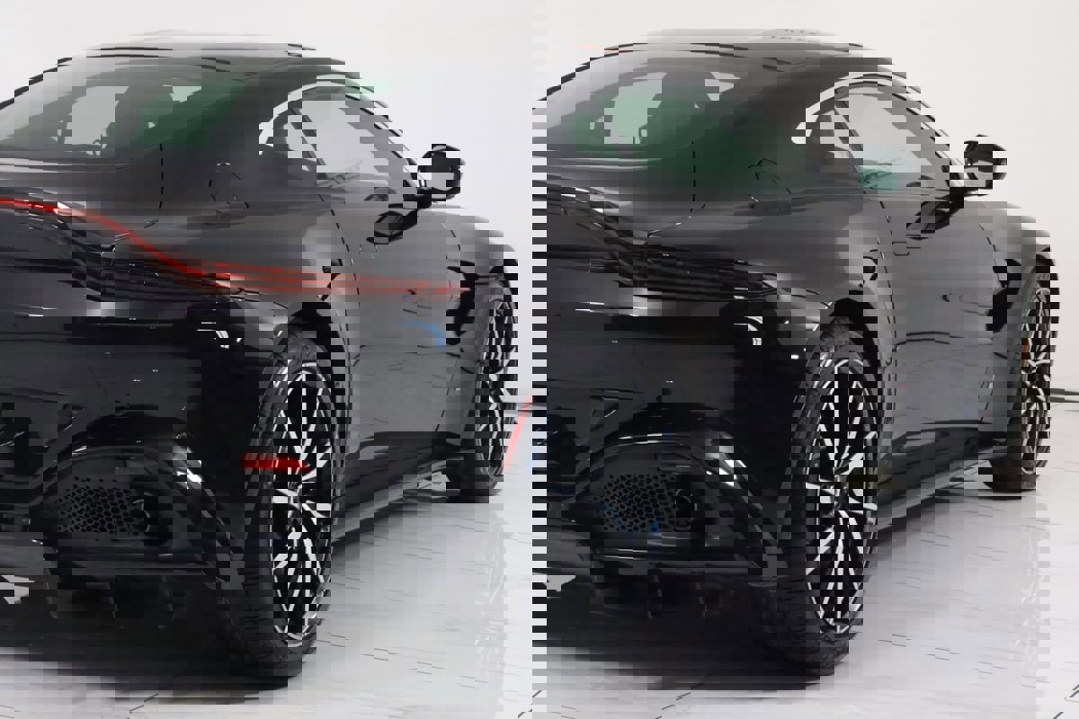 Used 2019 Aston Martin V8 Vantage Coupe image 38