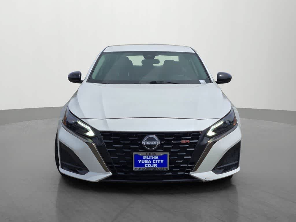 Used 2024 Nissan Altima 2.5 SR FWD image 2