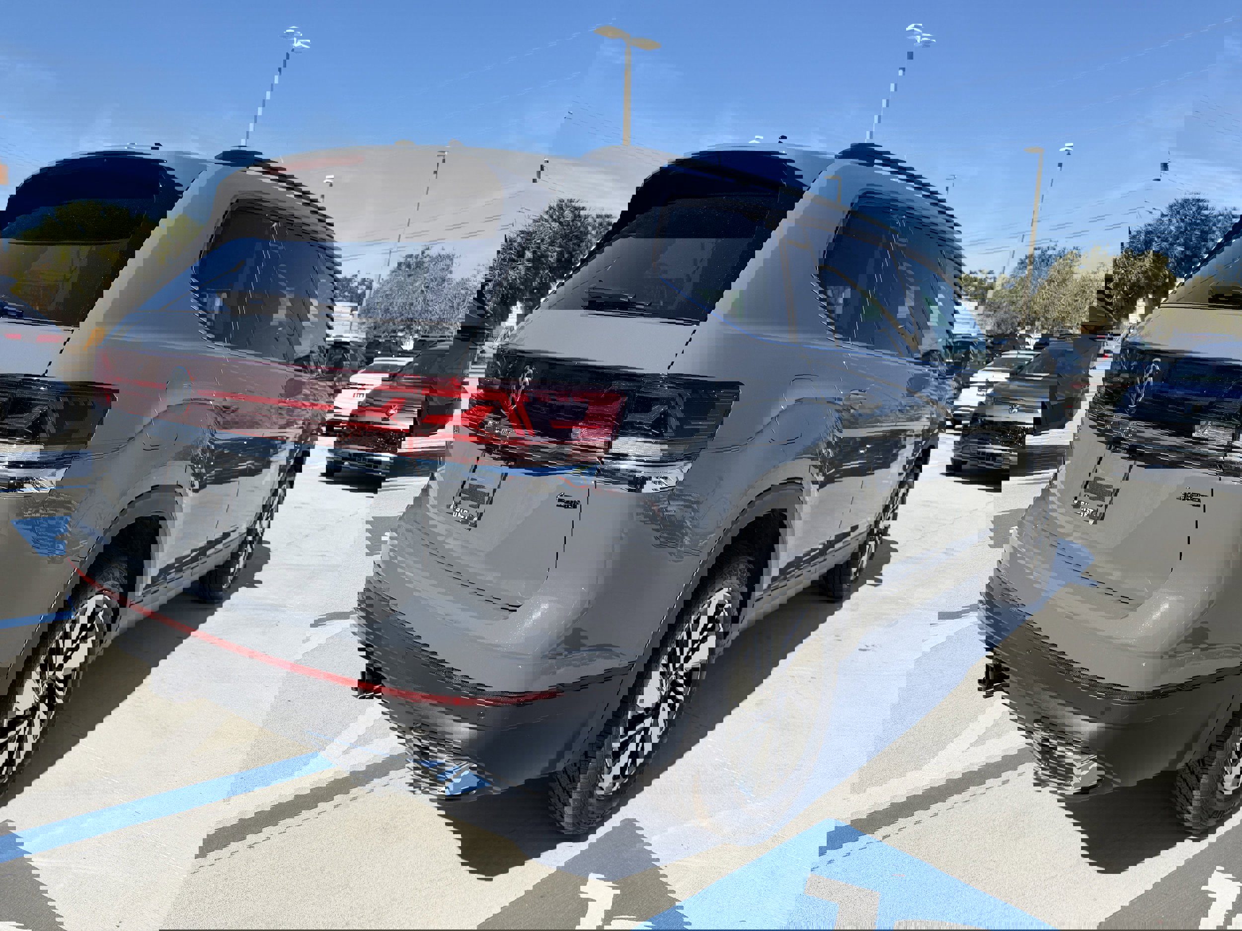 New 2026 Volkswagen Atlas SE image 3