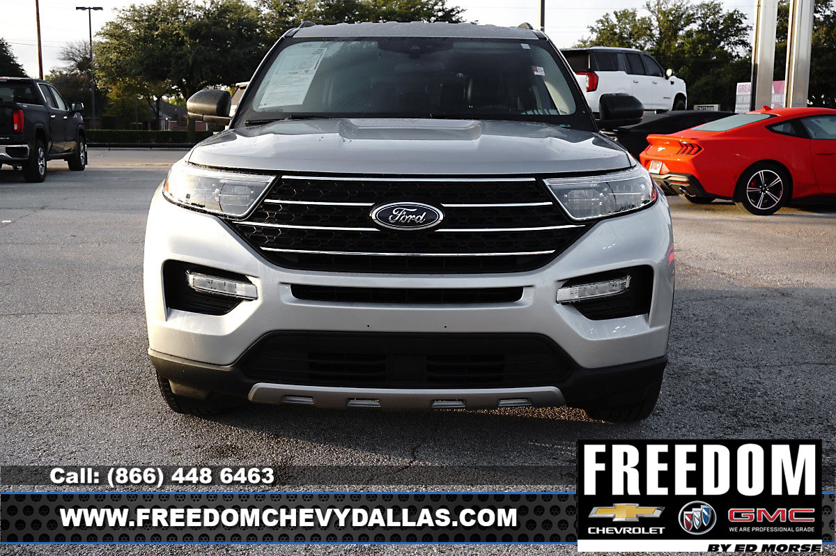 Used 2024 Ford Explorer XLT w/ Equipment Group 202A image 2