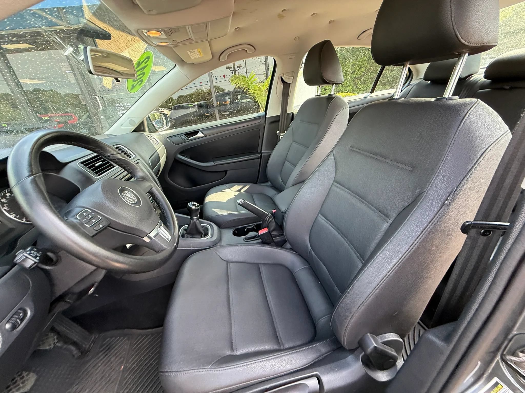 Used 2012 Volkswagen Jetta SE FWD image 32