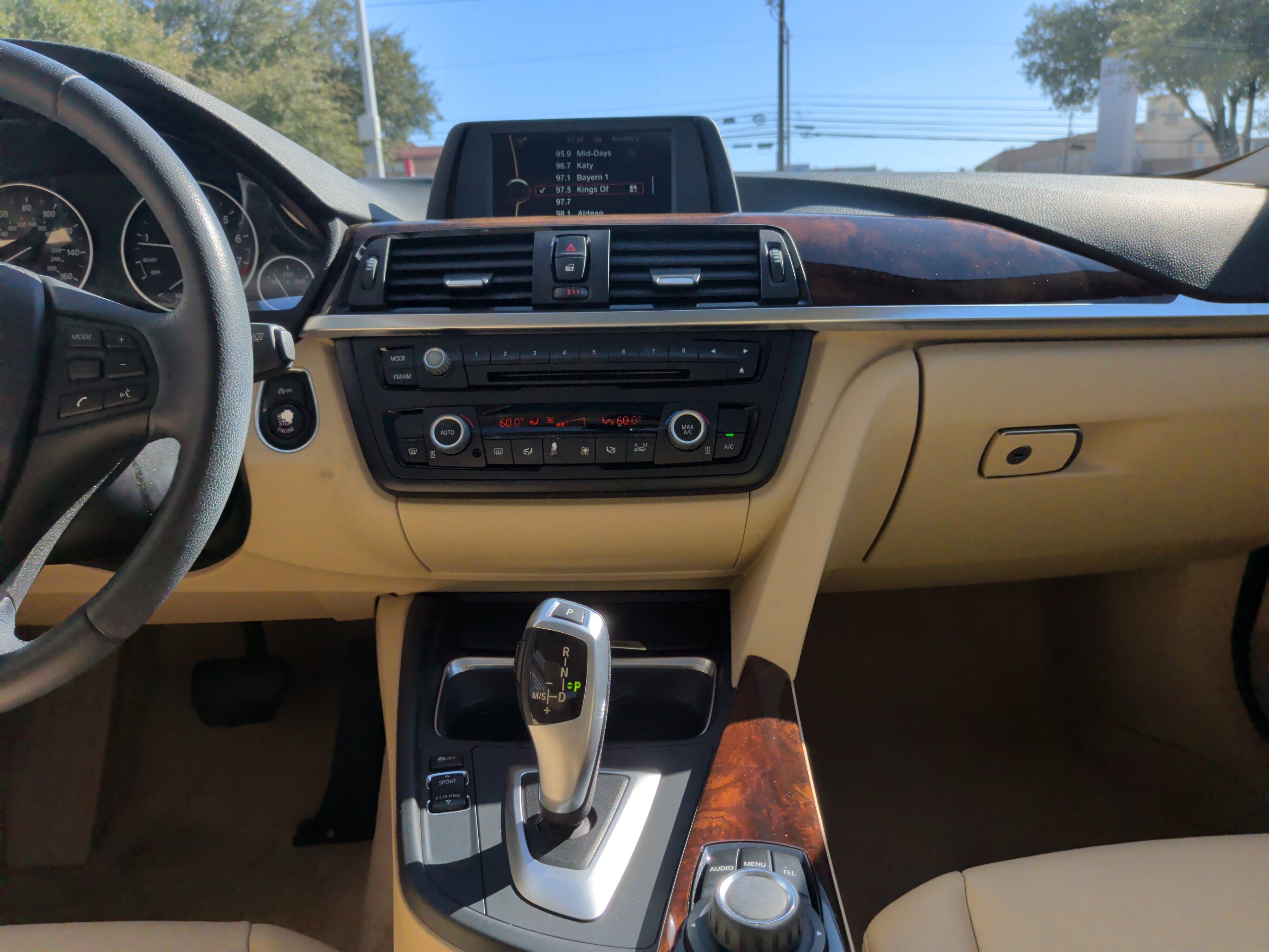 Used 2014 BMW 320i Sedan image 28