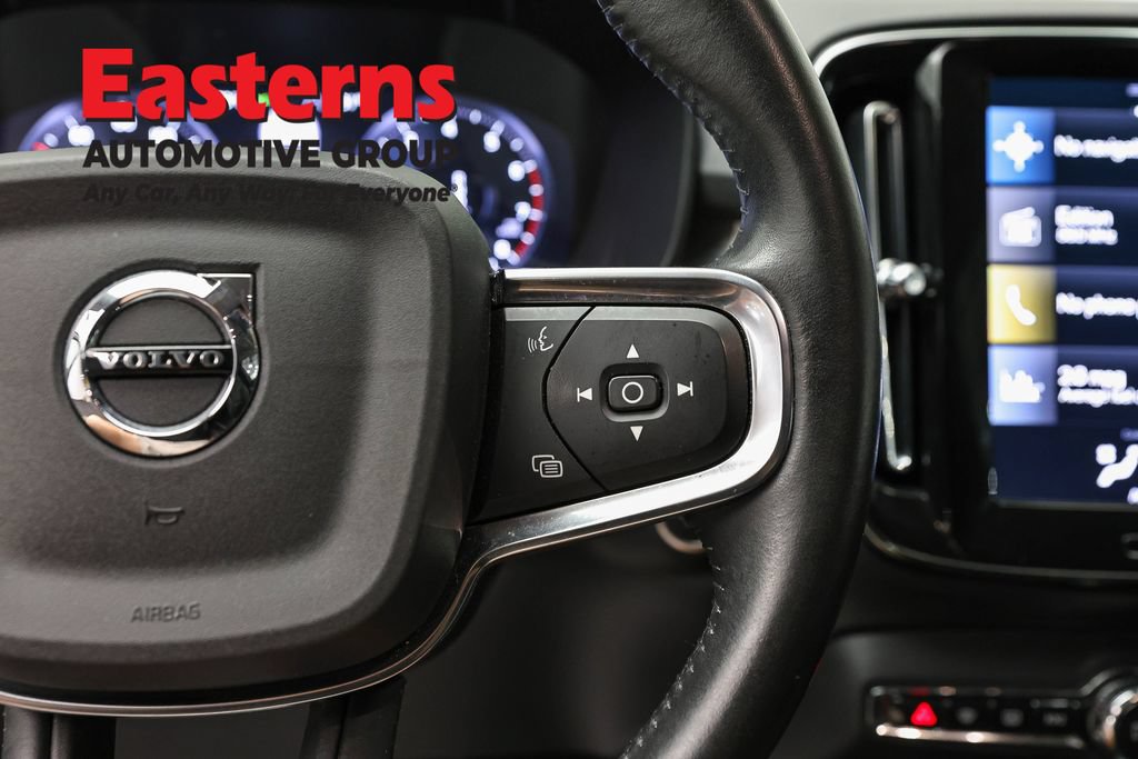 Used 2021 Volvo XC40 T4 Momentum FWD image 15