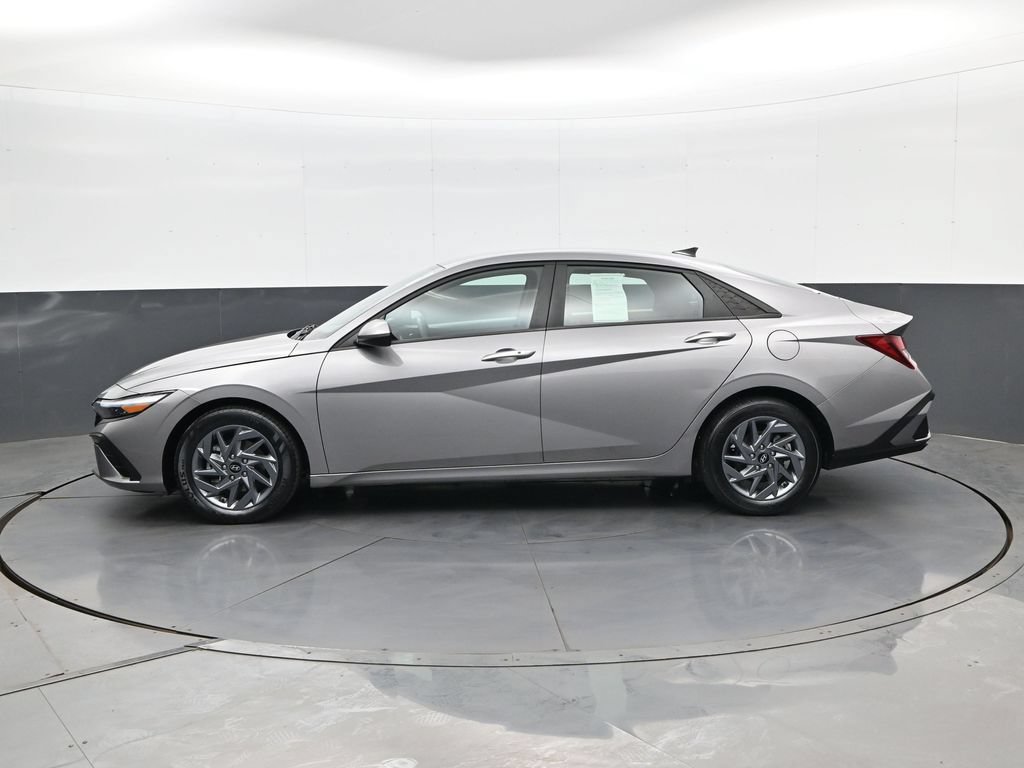 Certified 2024 Hyundai Elantra SEL FWD image 9