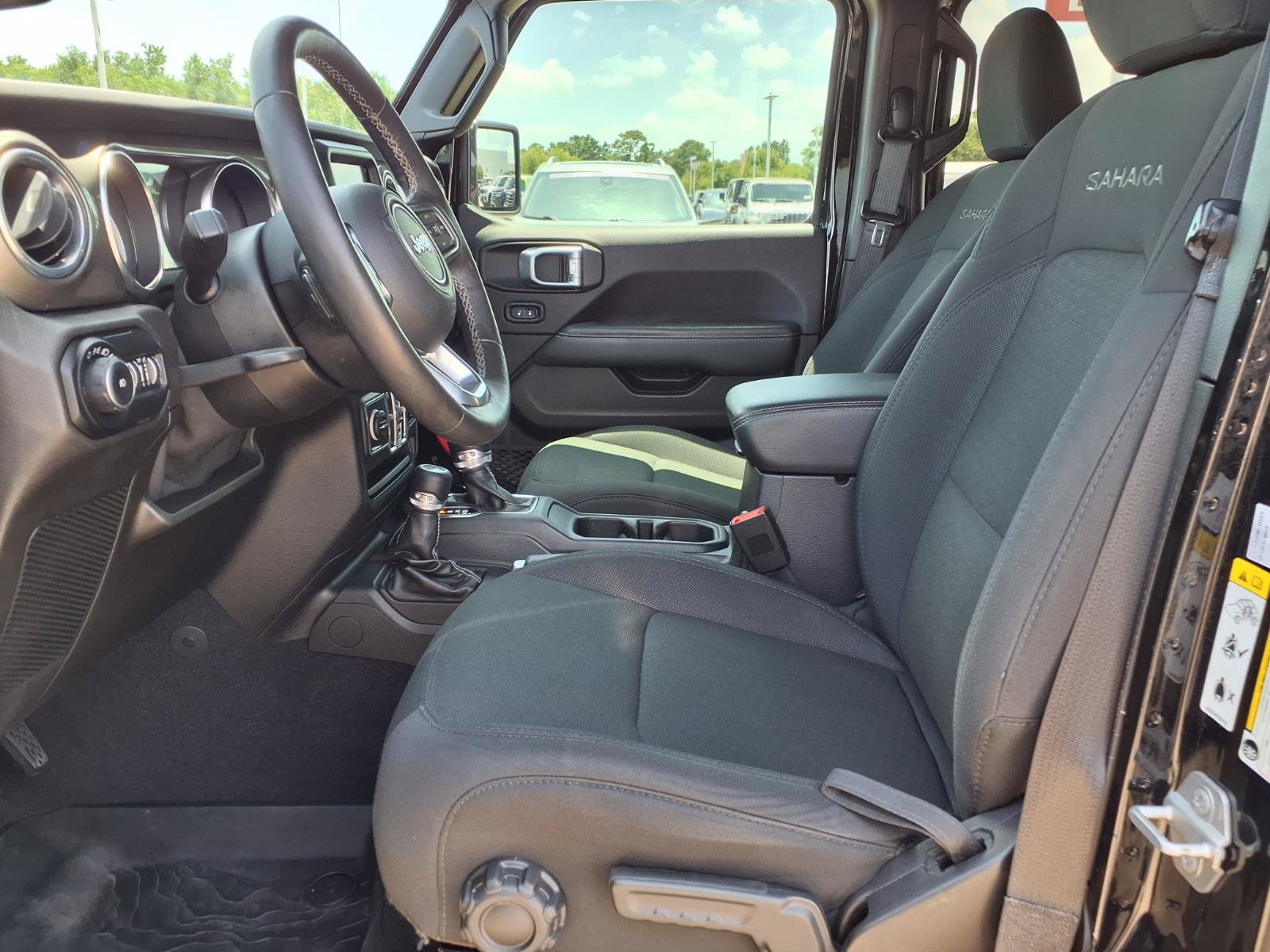 Used 2019 Jeep Wrangler Unlimited Sahara AWD/4WD image 9