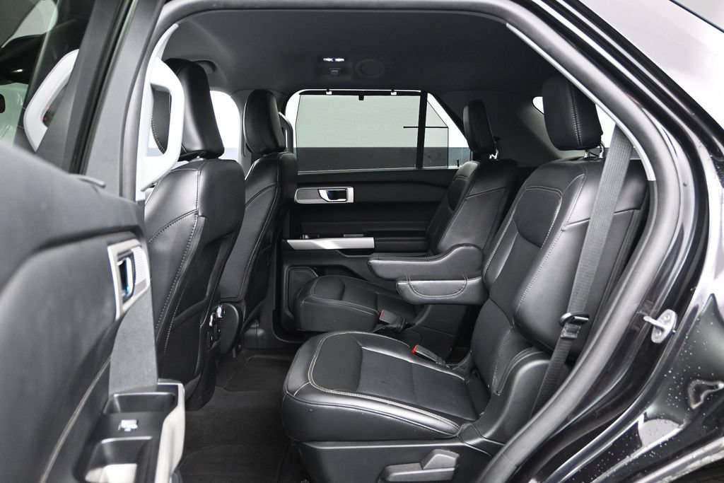 Used 2023 Ford Explorer Limited AWD/4WD image 16