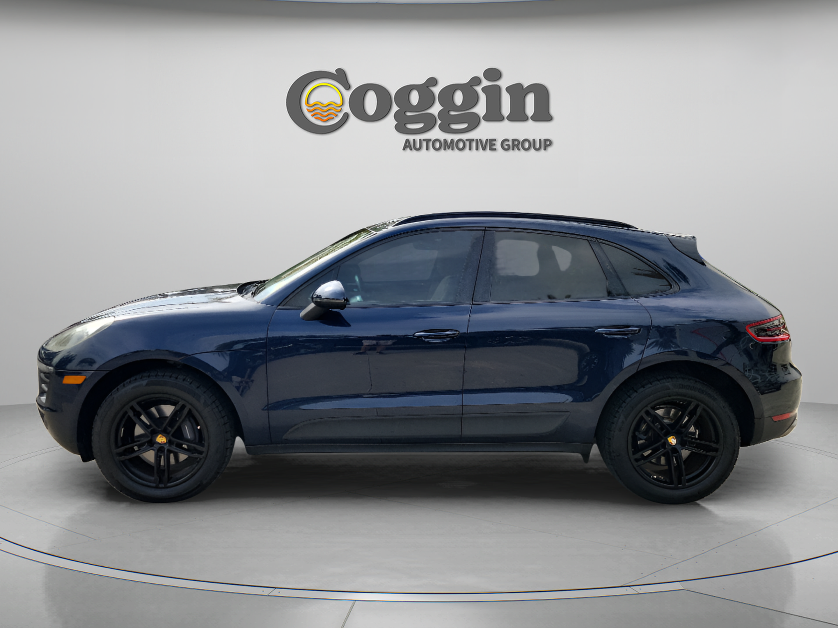 Used 2017 Porsche Macan AWD/4WD image 2
