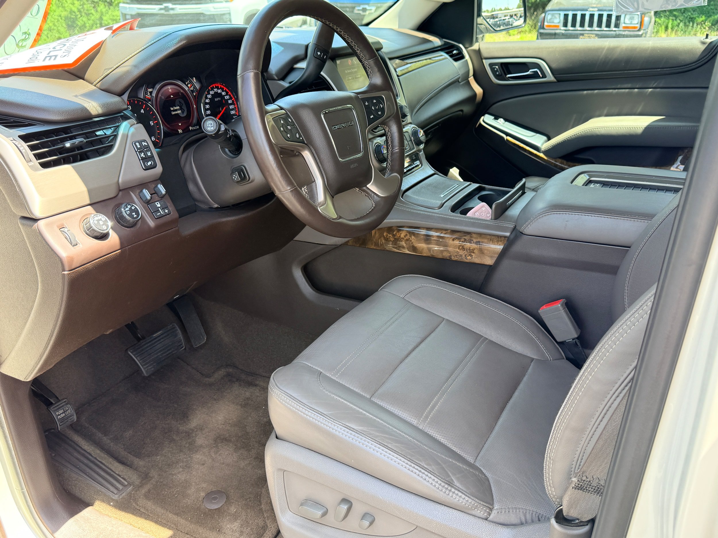 Used 2015 GMC Yukon Denali w/ Open Road Package AWD/4WD image 14