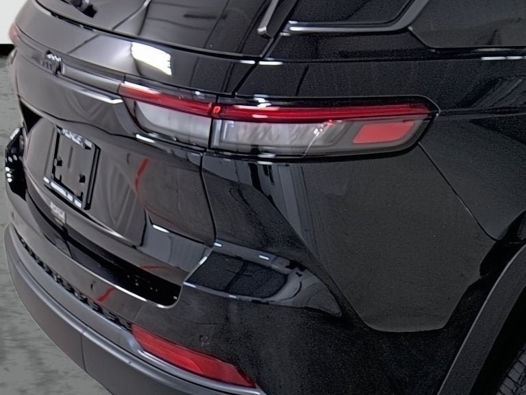 New 2027 Jeep Grand Cherokee Altitude AWD/4WD image 13