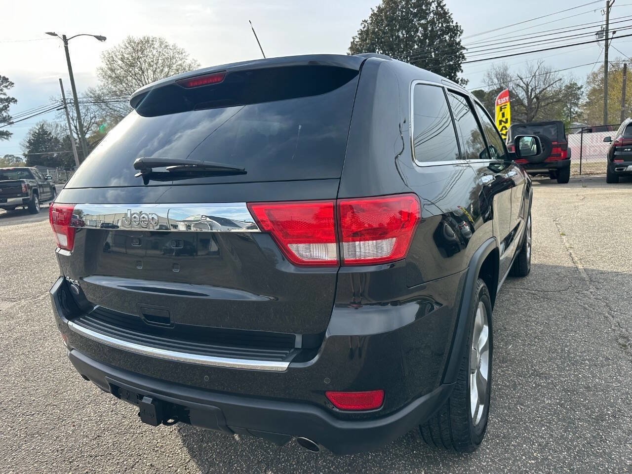 Used 2013 Jeep Grand Cherokee Overland image 16