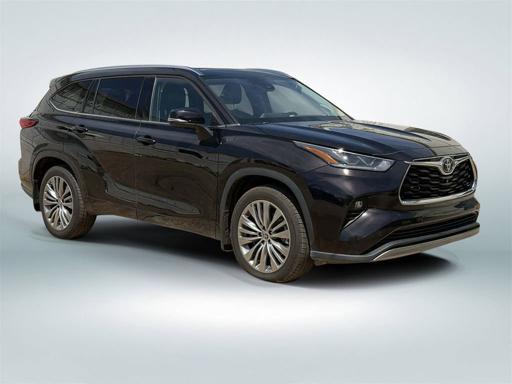 Used 2022 Toyota Highlander Platinum AWD/4WD image 2