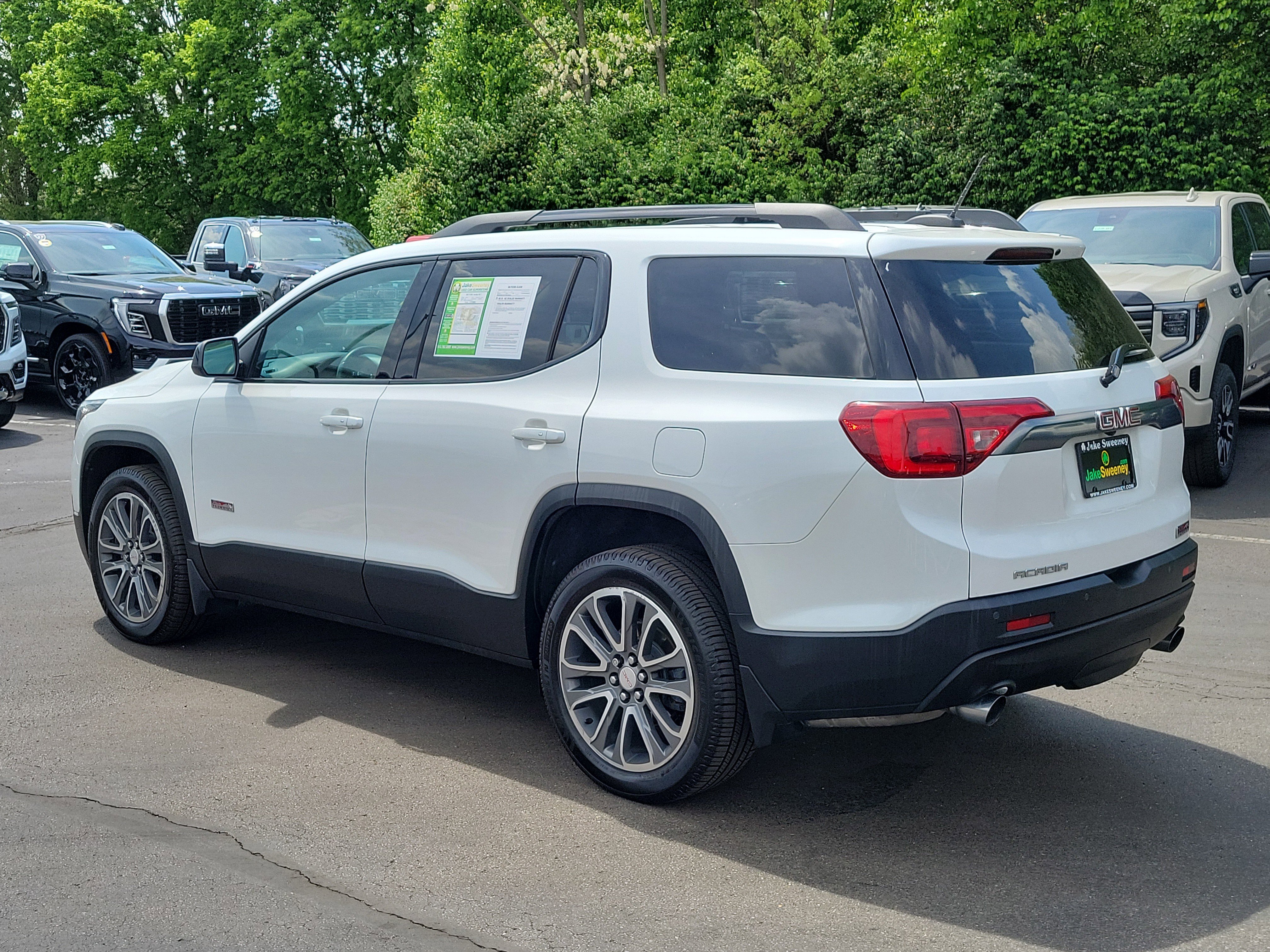 Used 2017 GMC Acadia SLT AWD/4WD image 3