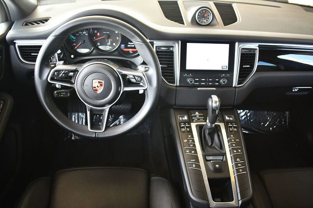 Used 2018 Porsche Macan image 46