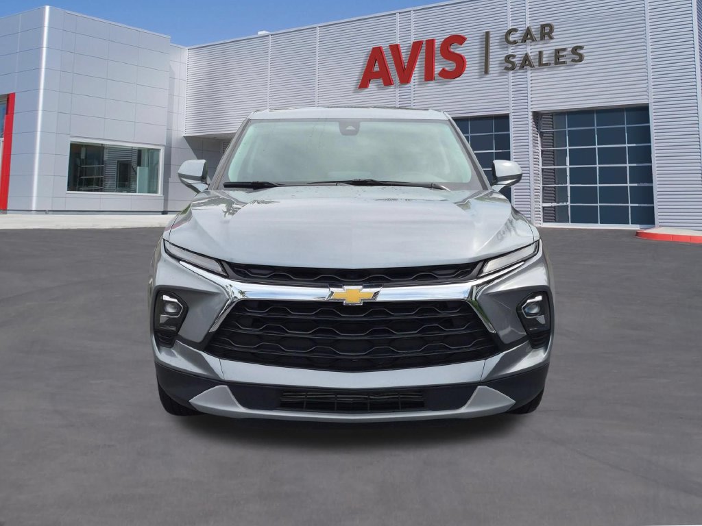 Used 2025 Chevrolet Blazer LT FWD image 2