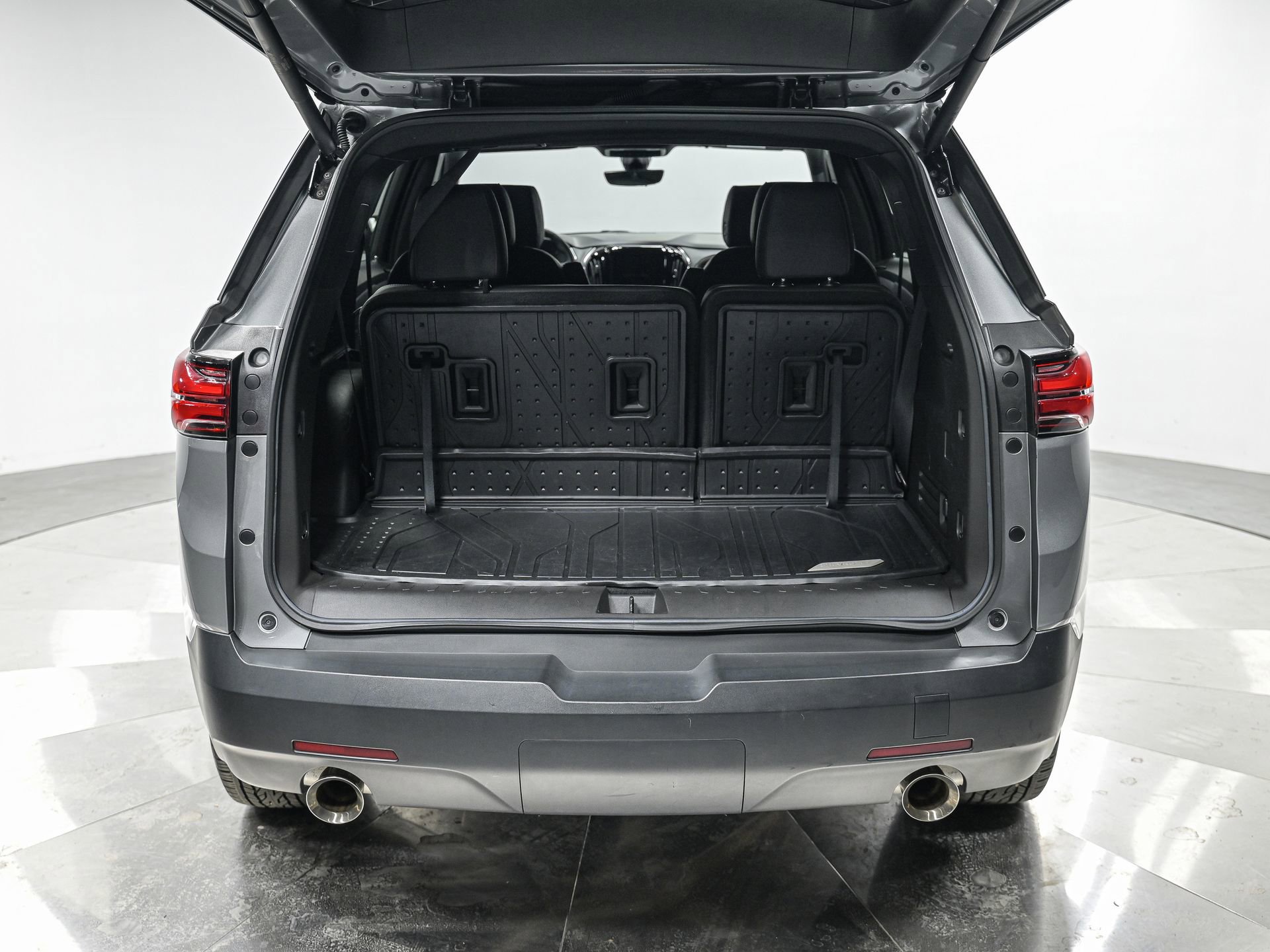Used 2023 Chevrolet Traverse RS w/ LPO, Floor Liner Package AWD/4WD image 6