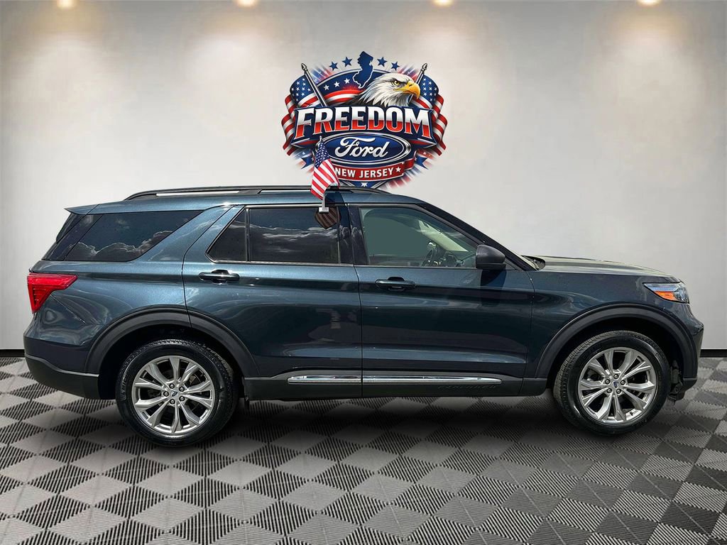 Used 2023 Ford Explorer XLT w/ Equipment Group 202A image 3