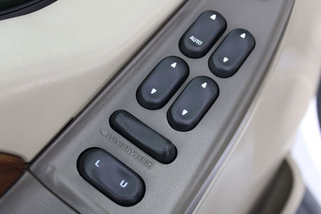 Used 2000 Ford F350 Lariat image 16