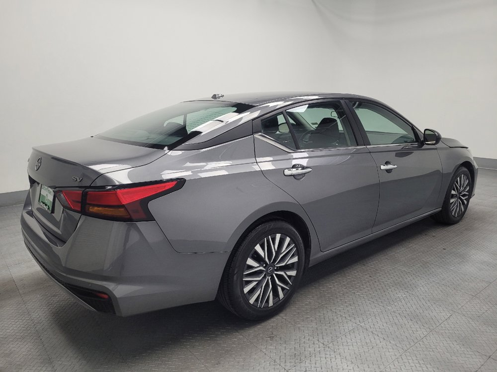Used 2024 Nissan Altima 2.5 SV image 10