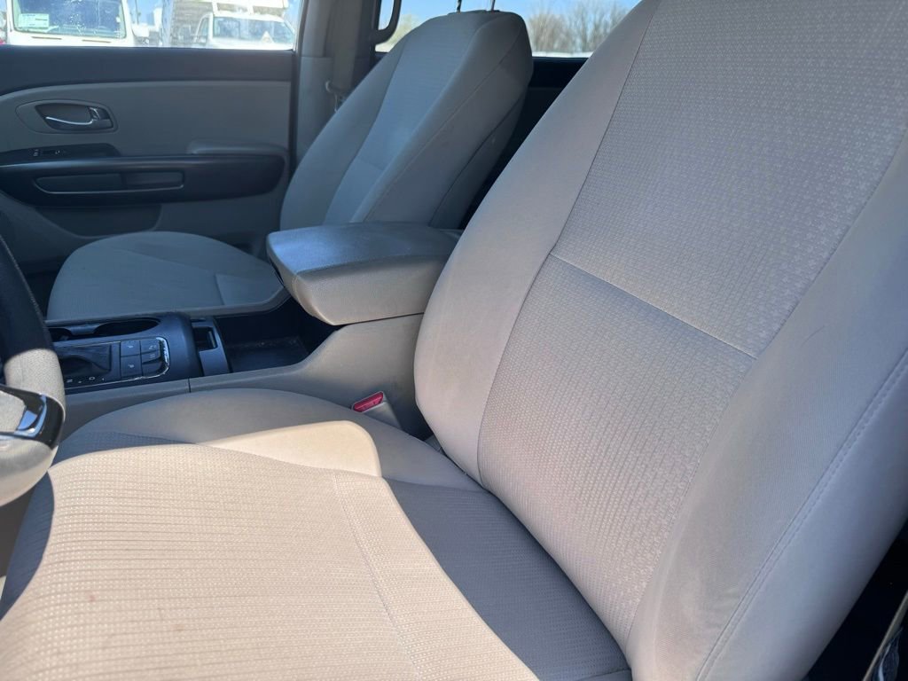 Used 2016 Kia Sedona LX w/ LX Convenience Package image 9