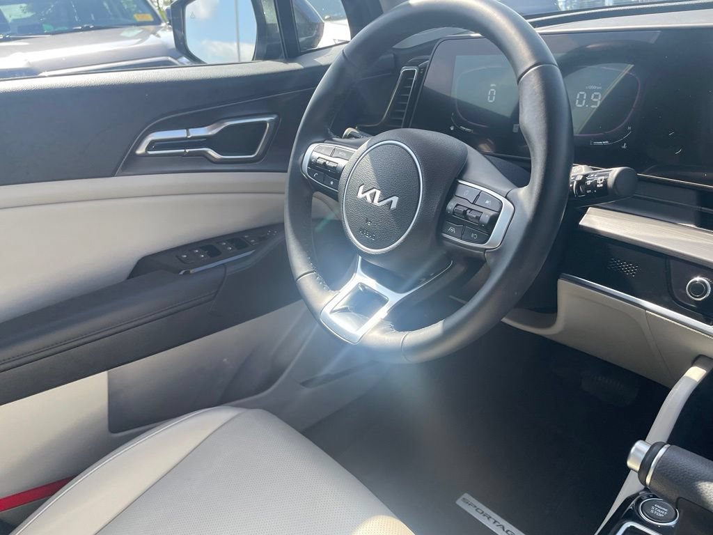 Used 2024 Kia Sportage EX FWD image 29