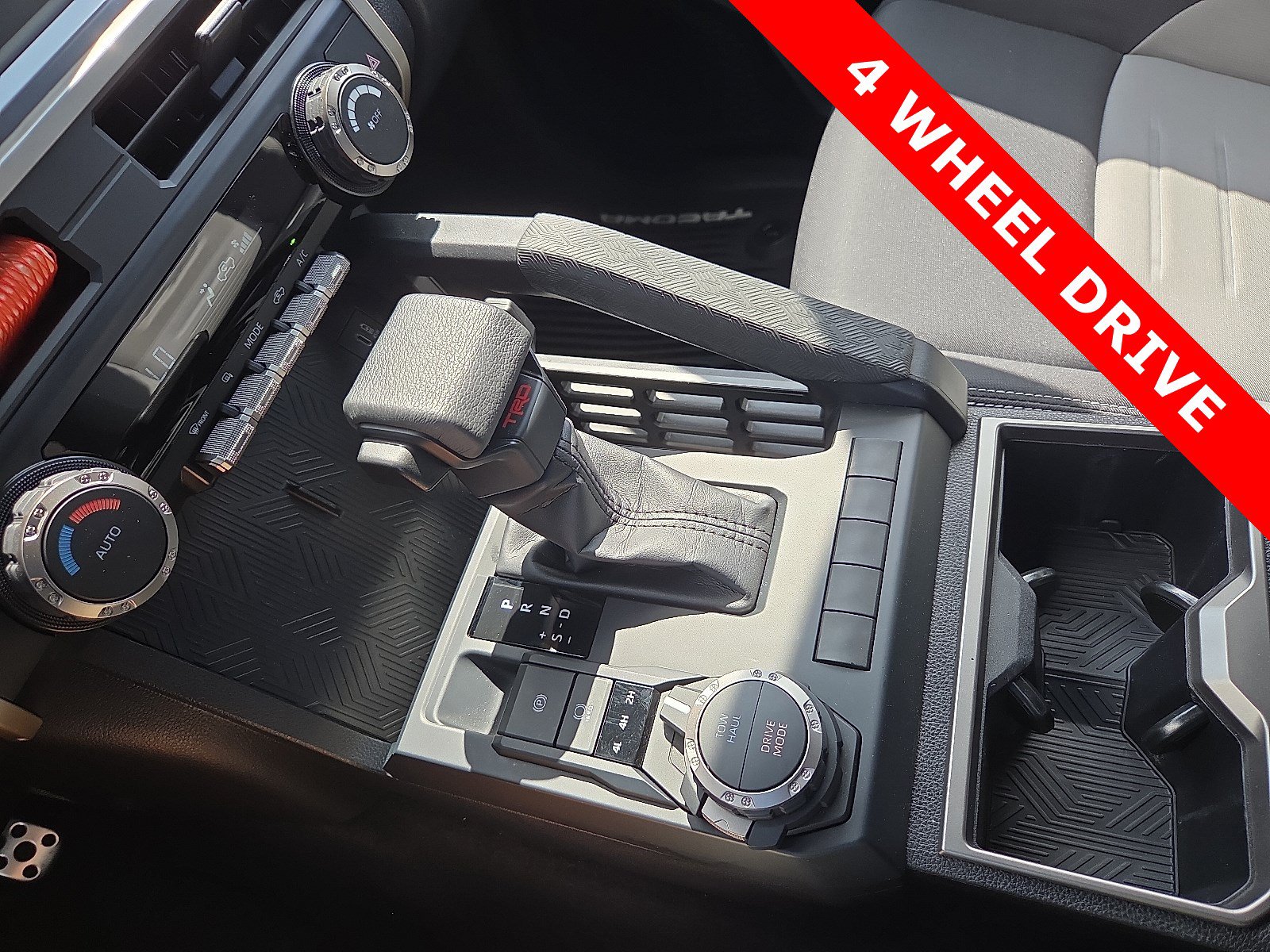 Used 2025 Toyota Tacoma TRD Sport AWD/4WD image 25